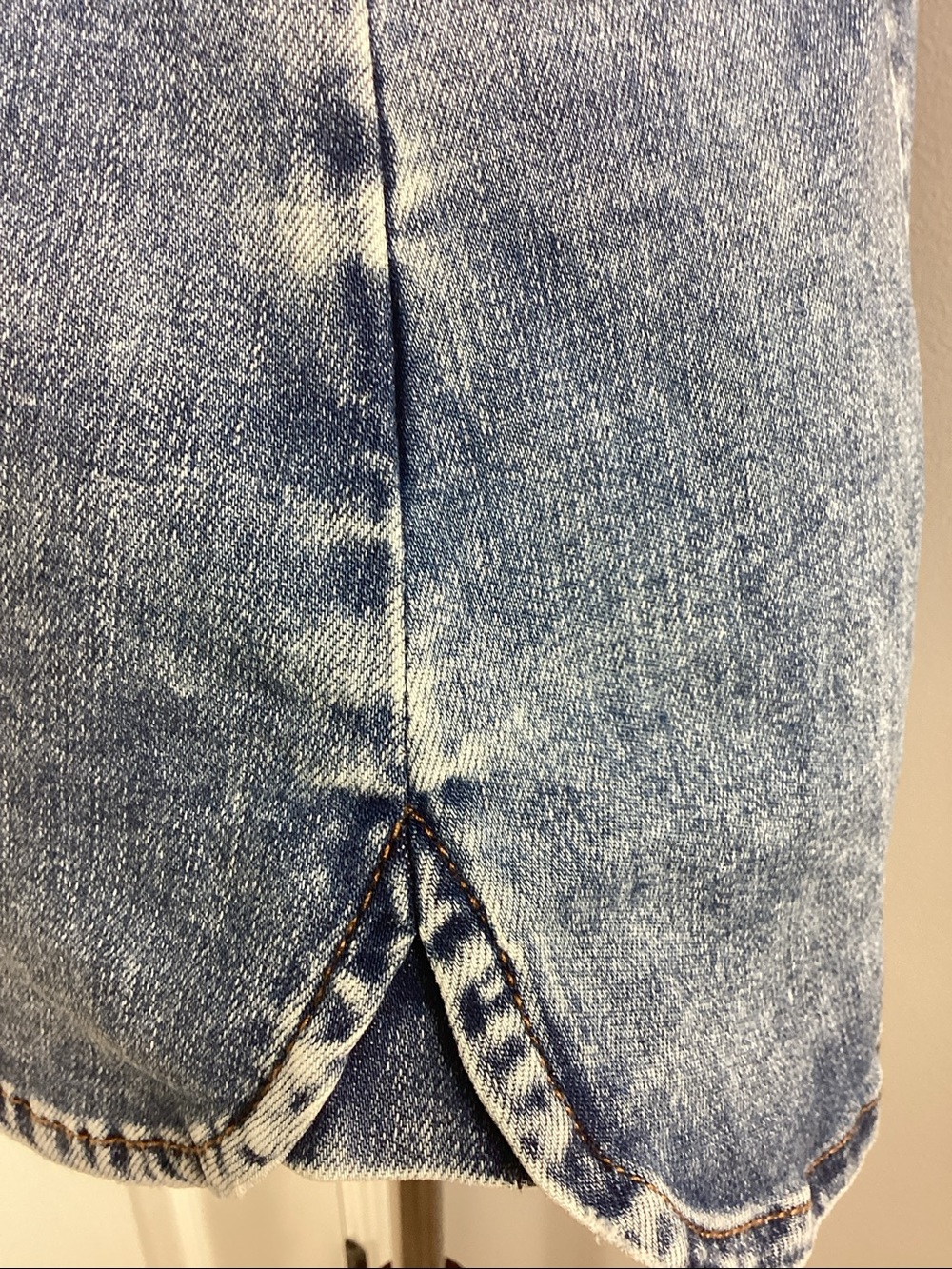 KUT FROM THE KLOTH Distressed Denim Romy Shirt - Picture 4 of 9